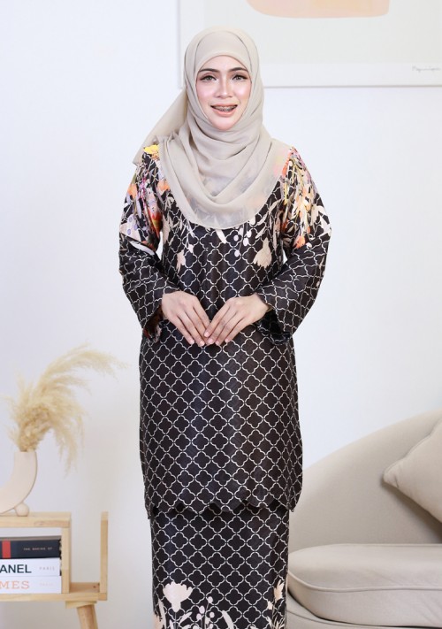Kurung Wan Amira Labuh - Black