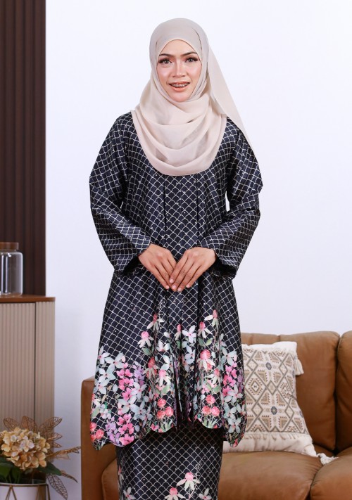 Kebaya Sri Mahsuri - Black