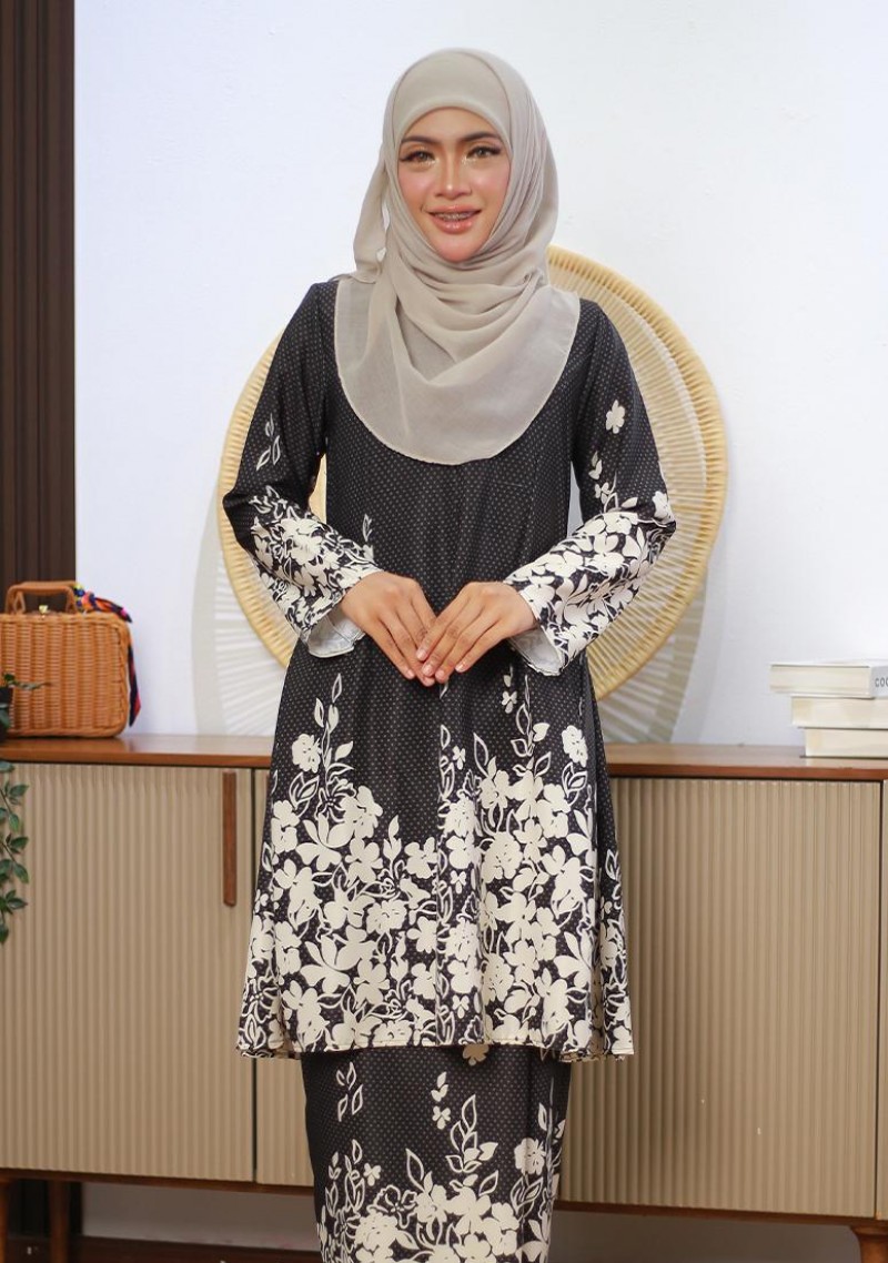 Kurung Che Quroong - Black