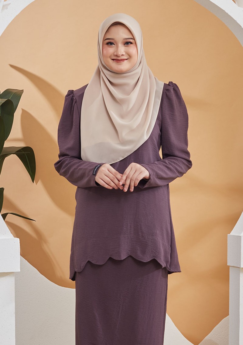 Kurung Lily Scallop - Ash Brown