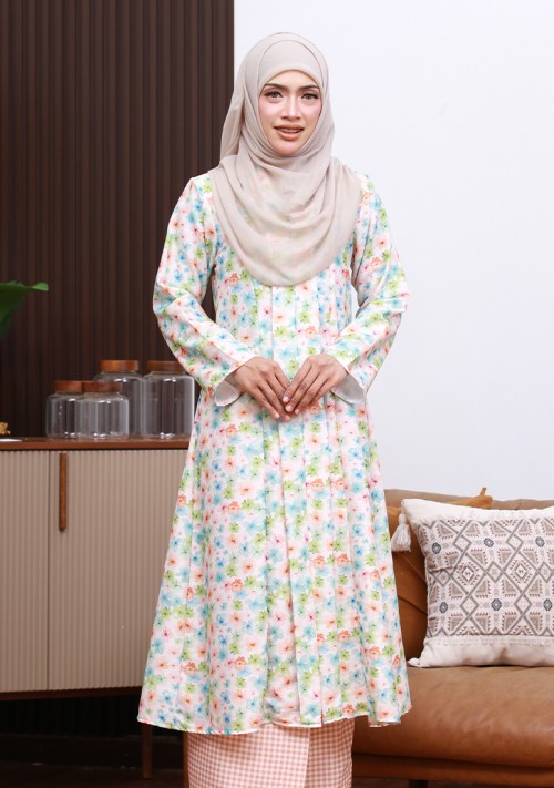 Kebaya Sri Daisy - Soft Peach