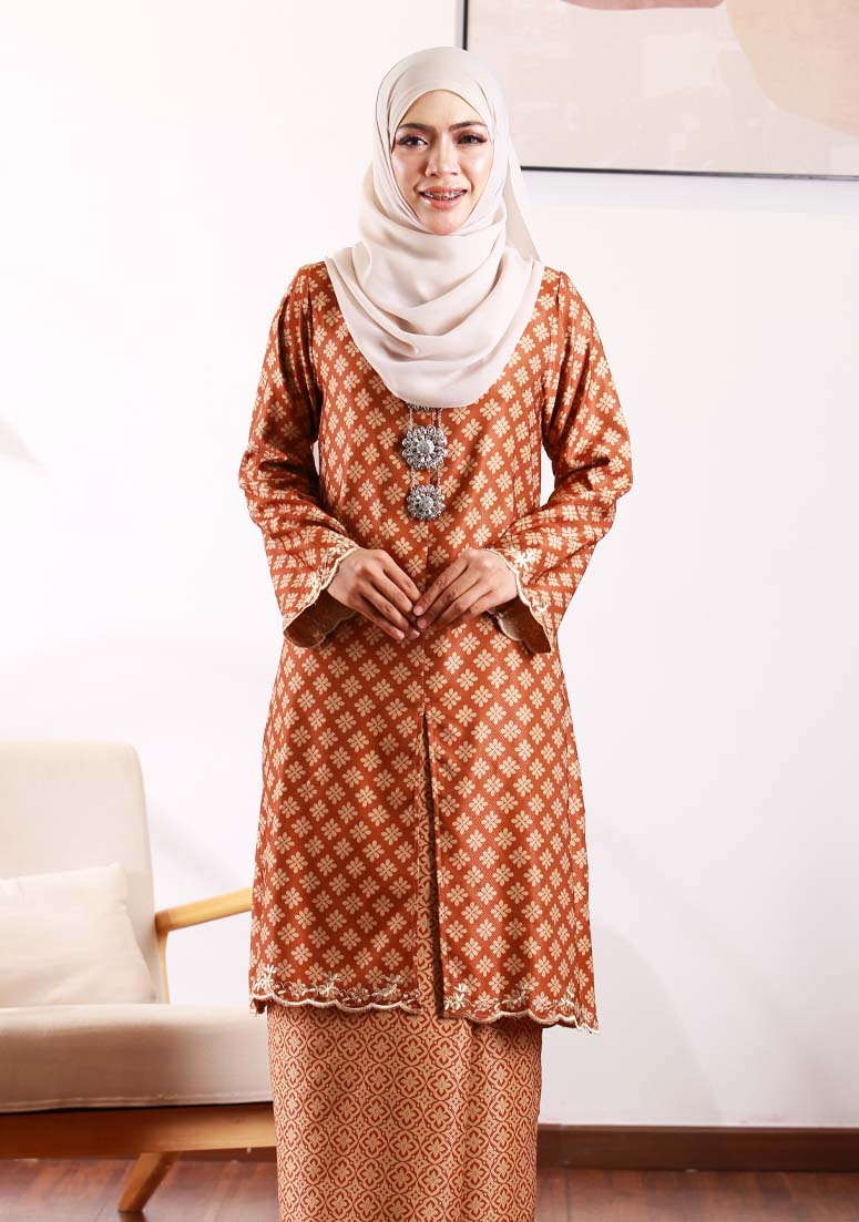 Kurung Bakawali 02 - Golden Brown