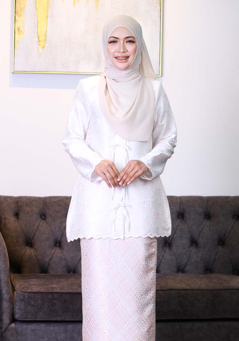 Kurung Dang Ara 2.0 - White Peach