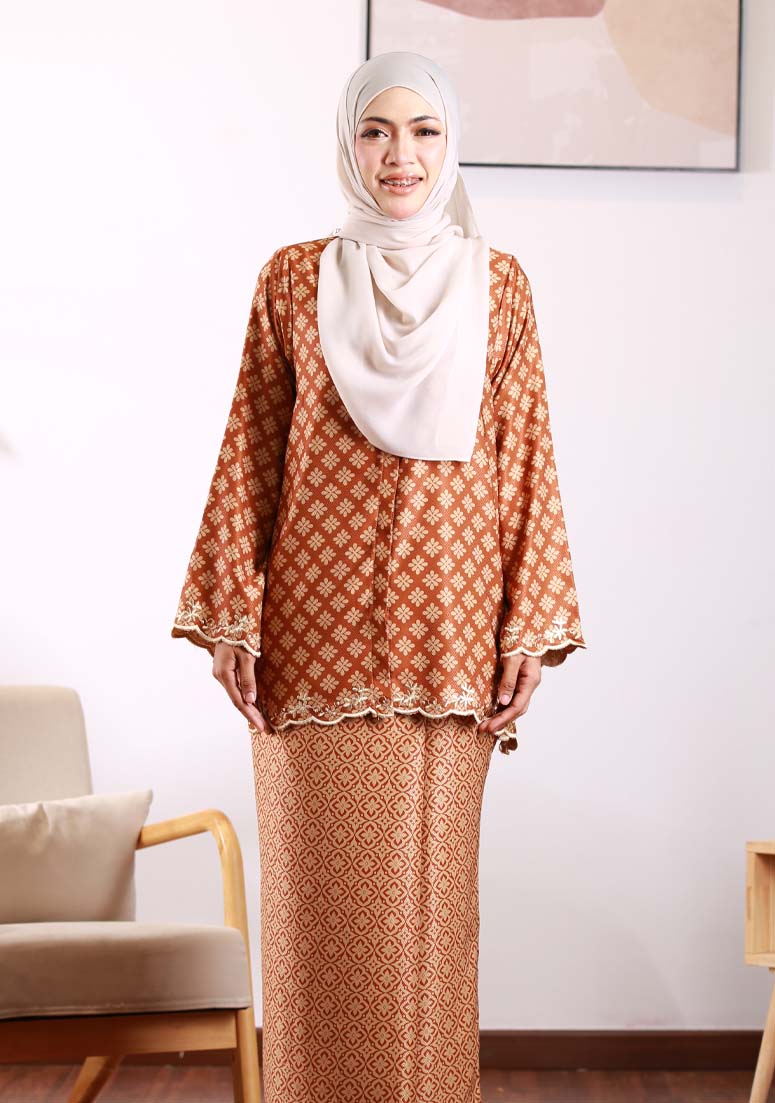 Kurung Bakawali 01 - Golden Brown