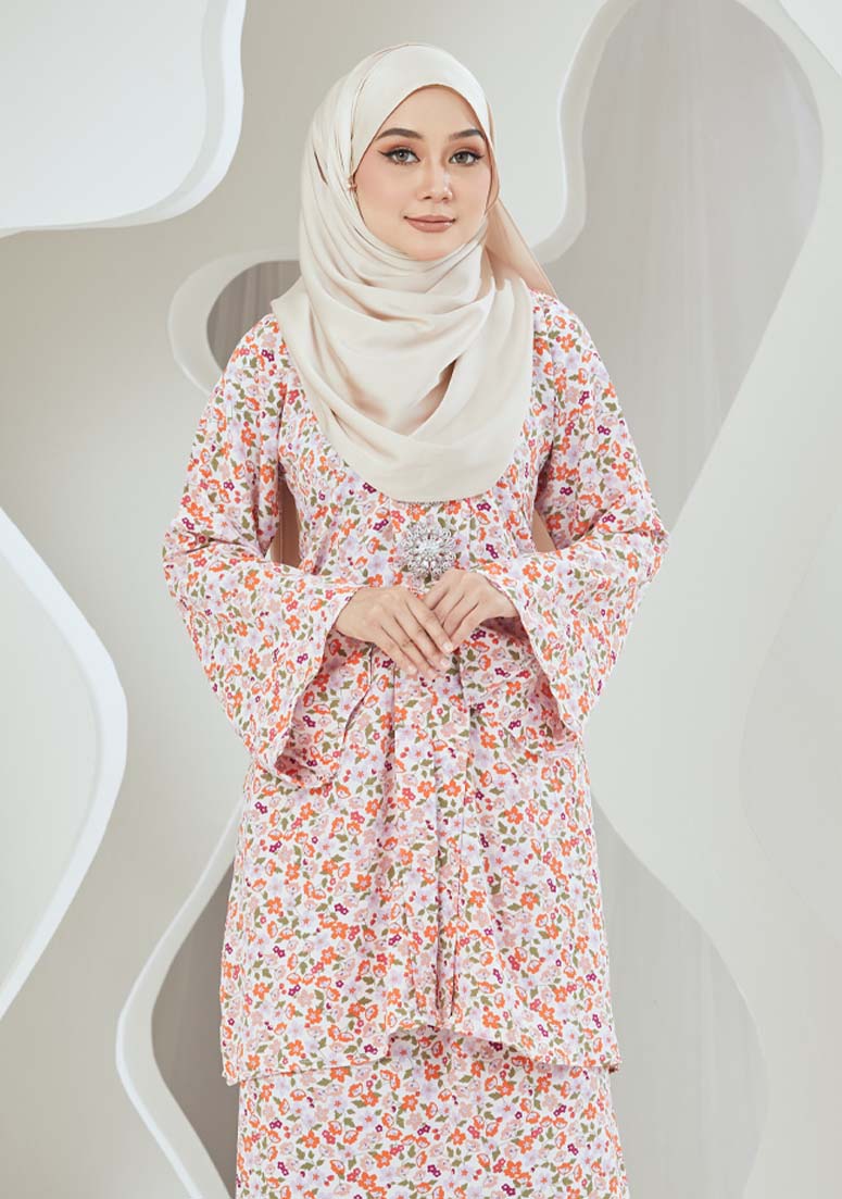 Kebaya Cik Bunga - Orange