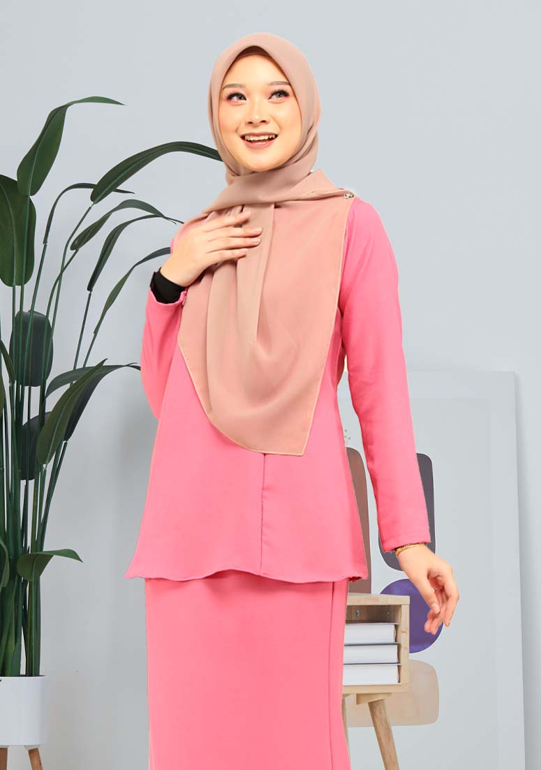 Kurung Mini Doll - Rouge Pink